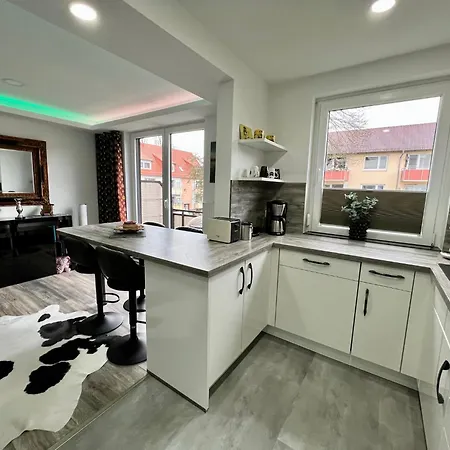 Zwei Apartment *