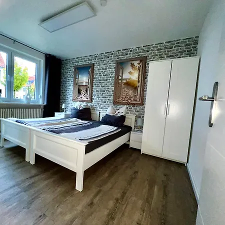 Zwei Apartment *